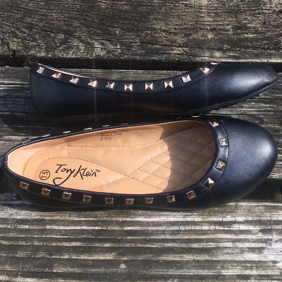 Shoes - Studded Black Flats